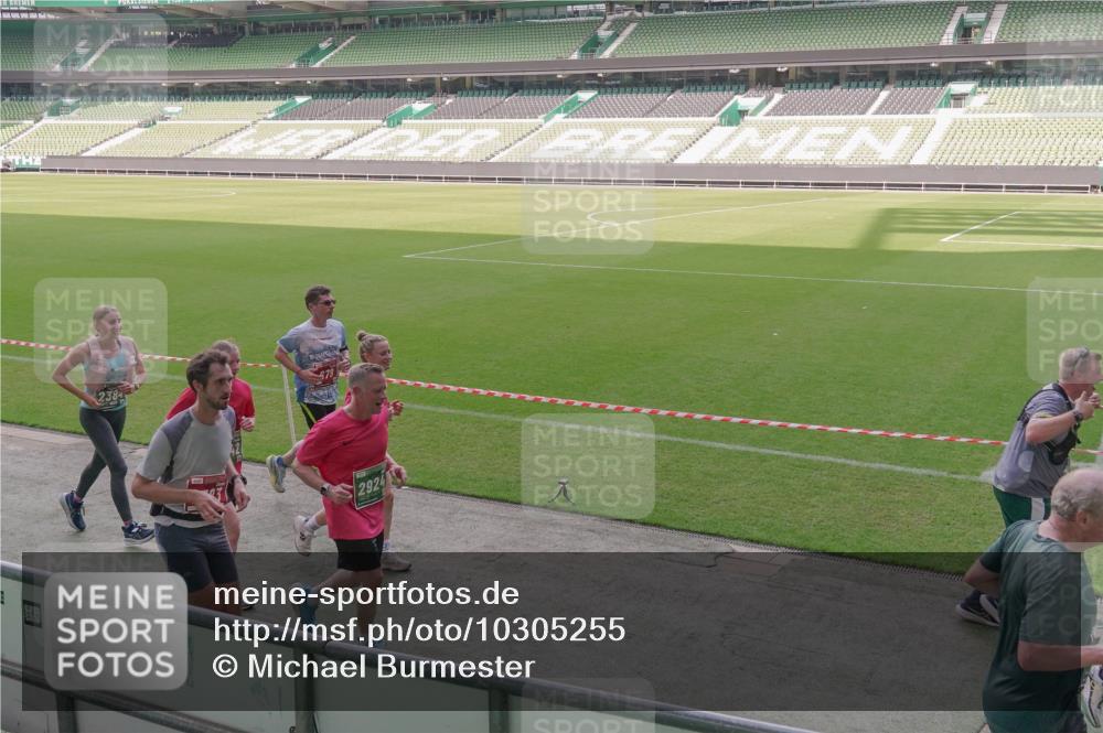 13.09.2026 - 21. swb-Marathon Bremen Michael Burmester http://msf.ph/oto/10305255 13.09.2026 13:36:36 Laufen im Stadion 421, 444, 462, 491, 590, 657, 756, 799, 1015, 1132, 1135, 1279, 1432, 1620, 1726, 1762, 1887, 1934, 1951, 1974, 1977, 2078, 2227, 2578, 2639, 2650, 2688, 2789, 2842, 2892, 2894, 2933, 2939, 3090, 3161, 3169, 3178, 3299, 3303, 3406, 3408, 3427, 3463, 3472, 3498, 3555, 3570, 3573, 3588, 3640, 3731, 3779, 3801, 3839, 3985, 3992, 3993, 4084, 4145, 4200, 4210, 4290, 4416, 4464, 4538, 4801, 4845, 4880, 4967, 5000, 5034, 5182, 5332, 5461, 5536, 5679, 5818 meine-sportfotos.de
