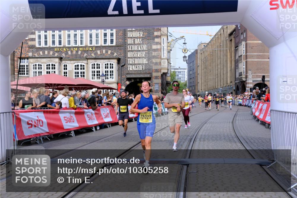 13.09.2026 - 21. swb-Marathon Bremen Tim E. http://msf.ph/oto/10305258 13.09.2026 10:49:15 Ziel 10253, 10293, 10392, 10566, 11885, 11891, 12027, 12204, 12350, 13512, 13555 meine-sportfotos.de