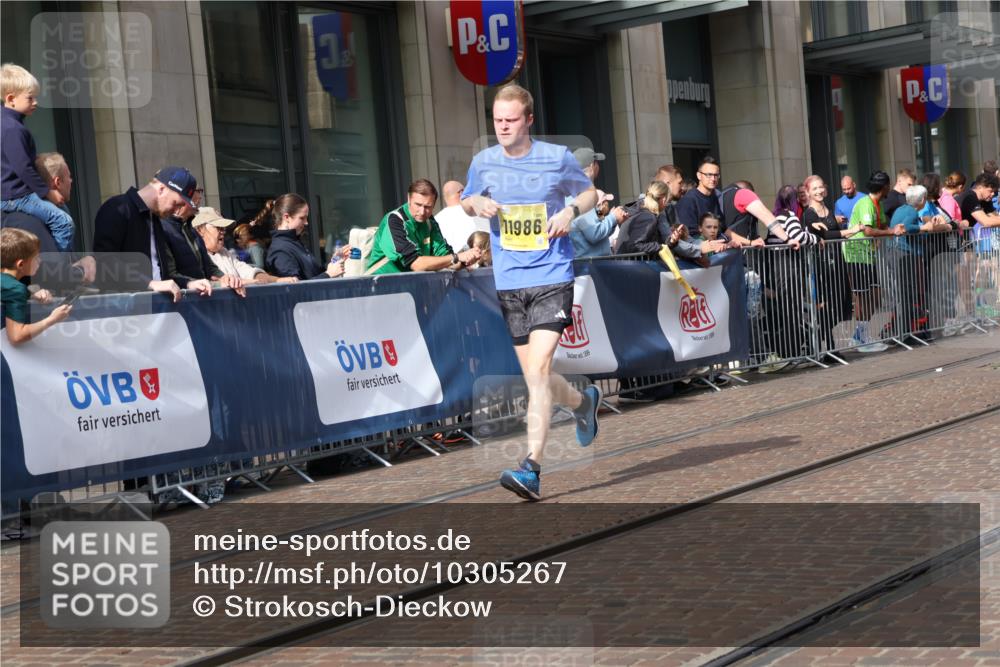 13.09.2026 - 21. swb-Marathon Bremen Strokosch-Dieckow http://msf.ph/oto/10305267 13.09.2026 10:53:01 Ziel 10284, 10448, 10585, 10757, 10780, 10821, 10886, 11012, 11168, 11379, 11590, 12040, 12056, 12170, 12275, 12308, 12398, 12461, 10193, 10284, 10304, 10339, 10652, 10714, 10734, 10827, 10863, 11002, 11038, 11144, 11238, 11282, 11362, 11386, 11575, 11597, 11766, 12019, 12338, 12369, 12399 meine-sportfotos.de