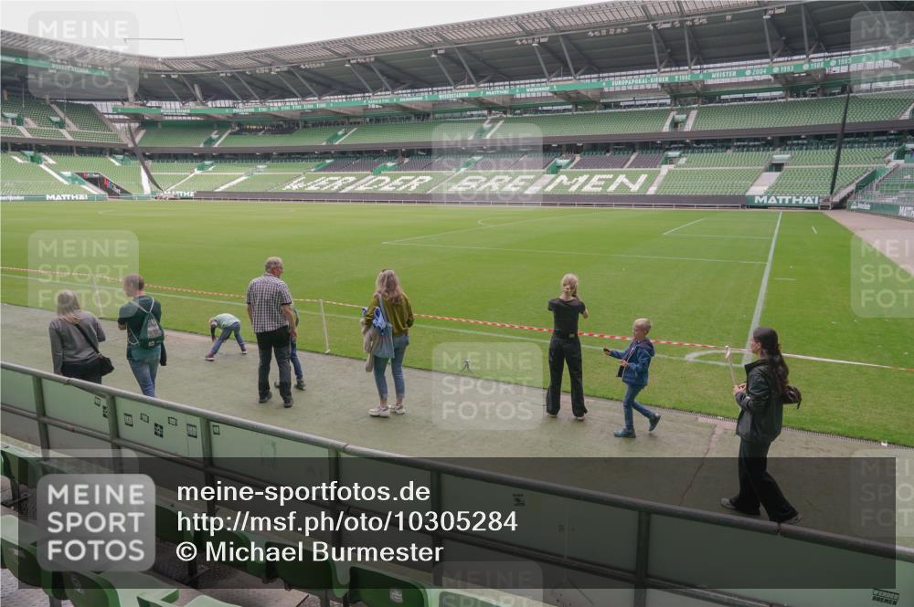 13.09.2026 - 21. swb-Marathon Bremen Michael Burmester http://msf.ph/oto/10305284 13.09.2026 11:21:22 Laufen im Stadion  meine-sportfotos.de