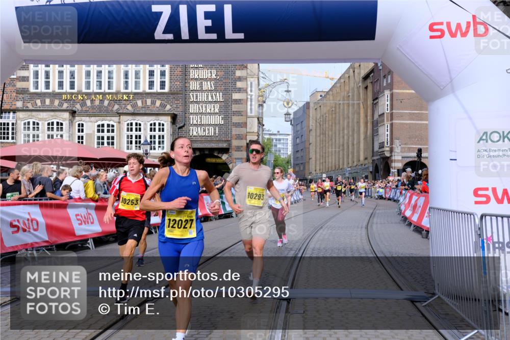 13.09.2026 - 21. swb-Marathon Bremen Tim E. http://msf.ph/oto/10305295 13.09.2026 10:49:16 Ziel 10253, 10293, 10392, 10566, 11885, 11891, 12027, 12204, 12350, 13512, 13555 meine-sportfotos.de