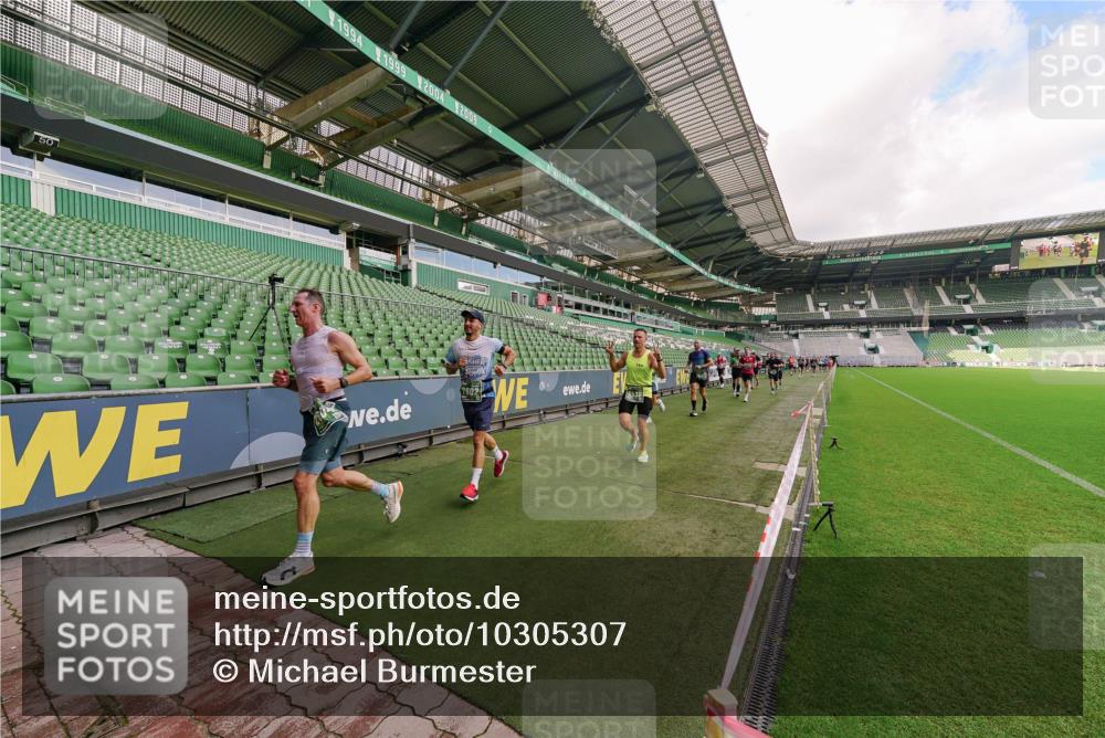 13.09.2026 - 21. swb-Marathon Bremen Michael Burmester http://msf.ph/oto/10305307 13.09.2026 12:55:44 Laufen im Stadion 161, 201, 205, 307, 388, 411, 461, 465, 495, 655, 854, 876, 913, 926, 948, 1053, 1058, 1197, 1390, 1537, 1599, 1645, 1750, 1972, 2001, 2040, 2122, 2125, 2234, 2251, 2260, 2319, 2383, 2390, 2474, 2535, 2604, 2733, 2801, 2812, 2870, 2922, 2948, 3012, 3057, 3119, 3134, 3175, 3192, 3202, 3206, 3241, 3246, 3290, 3346, 3348, 3356, 3357, 3411, 3508, 3706, 3716, 3836, 4135, 4137, 4171, 4413, 4455, 4479, 4733, 5277, 5430, 5530, 6106, 107, 2498 meine-sportfotos.de