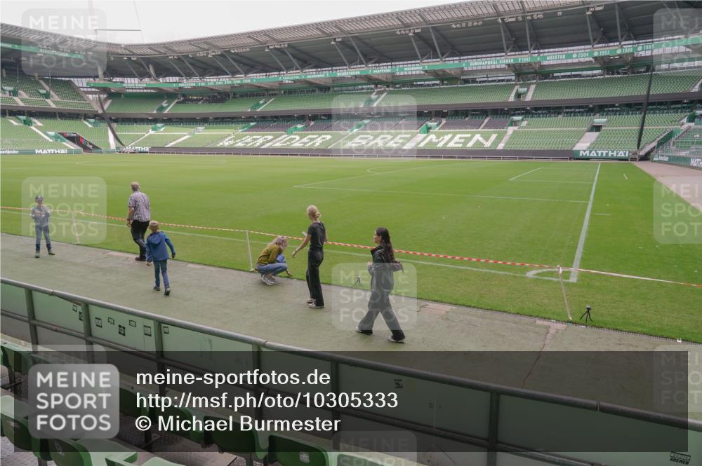 13.09.2026 - 21. swb-Marathon Bremen Michael Burmester http://msf.ph/oto/10305333 13.09.2026 11:21:34 Laufen im Stadion  meine-sportfotos.de