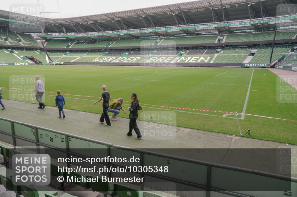 13.09.2026 - 21. swb-Marathon Bremen Michael Burmester http://msf.ph/oto/10305348 13.09.2026 11:21:35 Laufen im Stadion  meine-sportfotos.de