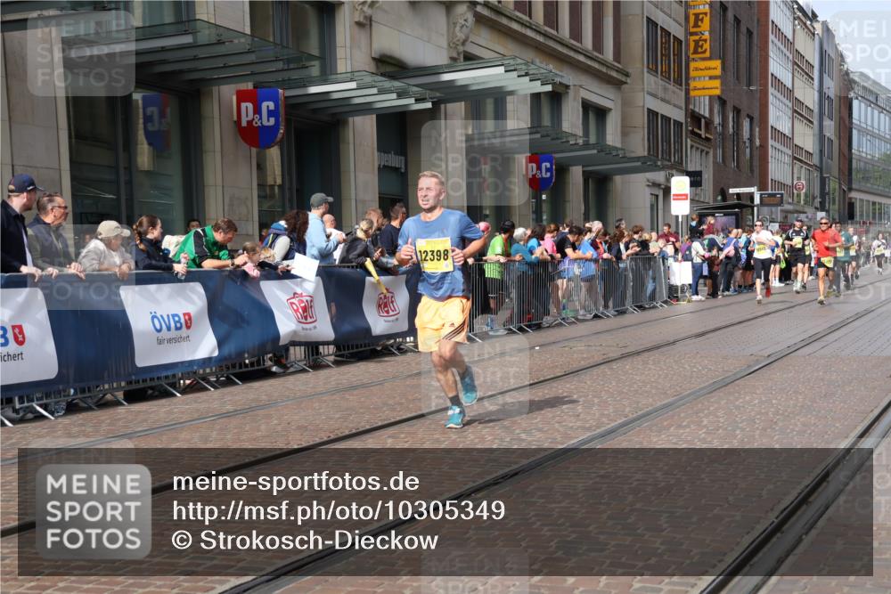 13.09.2026 - 21. swb-Marathon Bremen Strokosch-Dieckow http://msf.ph/oto/10305349 13.09.2026 10:53:04 Ziel 10448, 10479, 10585, 10626, 10757, 10780, 10821, 10886, 11012, 11168, 11379, 11590, 11800, 12040, 12056, 12170, 12275, 12308, 12461, 10284, 10304, 10714, 10734, 10827, 10863, 11038, 11238, 11282, 11386, 11575, 11597, 11766, 12019, 12338, 12369, 12398 meine-sportfotos.de