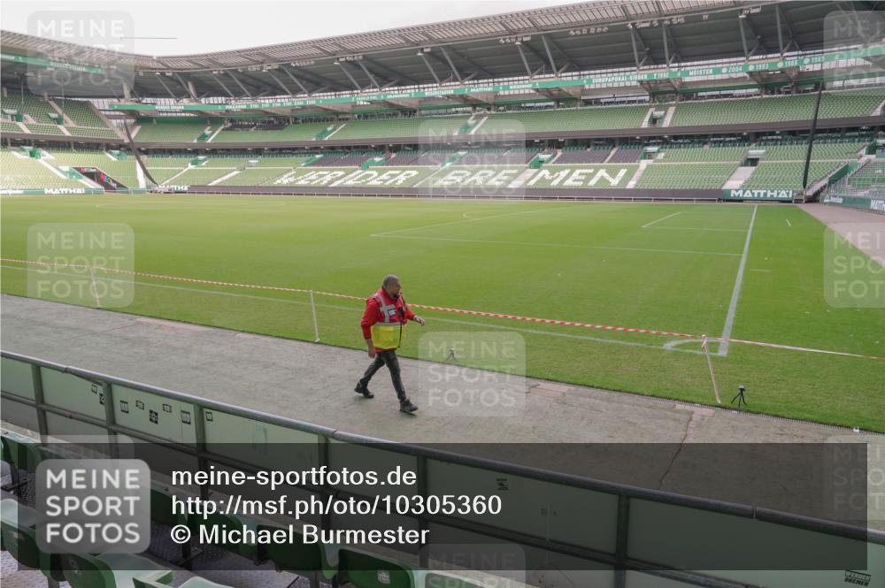 13.09.2026 - 21. swb-Marathon Bremen Michael Burmester http://msf.ph/oto/10305360 13.09.2026 11:27:16 Laufen im Stadion  meine-sportfotos.de