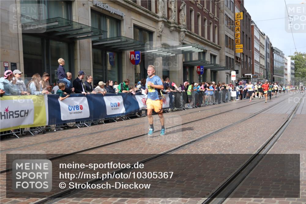 13.09.2026 - 21. swb-Marathon Bremen Strokosch-Dieckow http://msf.ph/oto/10305367 13.09.2026 10:53:04 Ziel 10448, 10479, 10585, 10626, 10757, 10780, 10821, 10886, 11012, 11168, 11379, 11590, 11800, 12040, 12056, 12170, 12275, 12308, 12461, 10284, 10304, 10714, 10734, 10827, 10863, 11038, 11238, 11282, 11386, 11575, 11597, 11766, 12019, 12338, 12369, 12398 meine-sportfotos.de