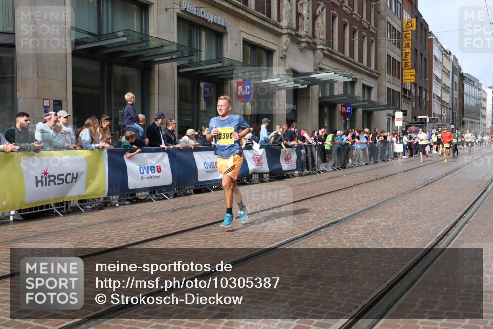 13.09.2026 - 21. swb-Marathon Bremen Strokosch-Dieckow http://msf.ph/oto/10305387 13.09.2026 10:53:05 Ziel 10222, 10448, 10479, 10585, 10626, 10757, 10780, 10821, 10886, 11012, 11168, 11242, 11379, 11590, 11800, 12040, 12056, 12170, 12275, 12308, 12461, 10284, 10304, 10714, 10734, 10827, 10863, 11038, 11238, 11282, 11386, 11575, 11766, 12019, 12338, 12369, 12398 meine-sportfotos.de