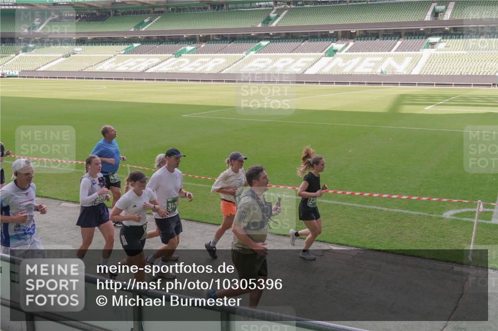 13.09.2026 - 21. swb-Marathon Bremen Michael Burmester http://msf.ph/oto/10305396 13.09.2026 13:36:47 Laufen im Stadion 421, 444, 491, 590, 657, 756, 799, 1015, 1132, 1135, 1279, 1432, 1620, 1726, 1734, 1762, 1887, 1934, 1951, 1974, 1977, 2060, 2078, 2227, 2578, 2639, 2688, 2789, 2842, 2892, 2933, 2939, 3090, 3161, 3169, 3178, 3299, 3303, 3408, 3427, 3463, 3472, 3498, 3499, 3555, 3570, 3573, 3588, 3640, 3731, 3779, 3801, 3839, 3985, 3992, 3993, 4084, 4145, 4200, 4210, 4290, 4416, 4464, 4538, 4801, 4845, 4880, 4967, 5000, 5034, 5145, 5182, 5332, 5461, 5536, 5679, 5818 meine-sportfotos.de