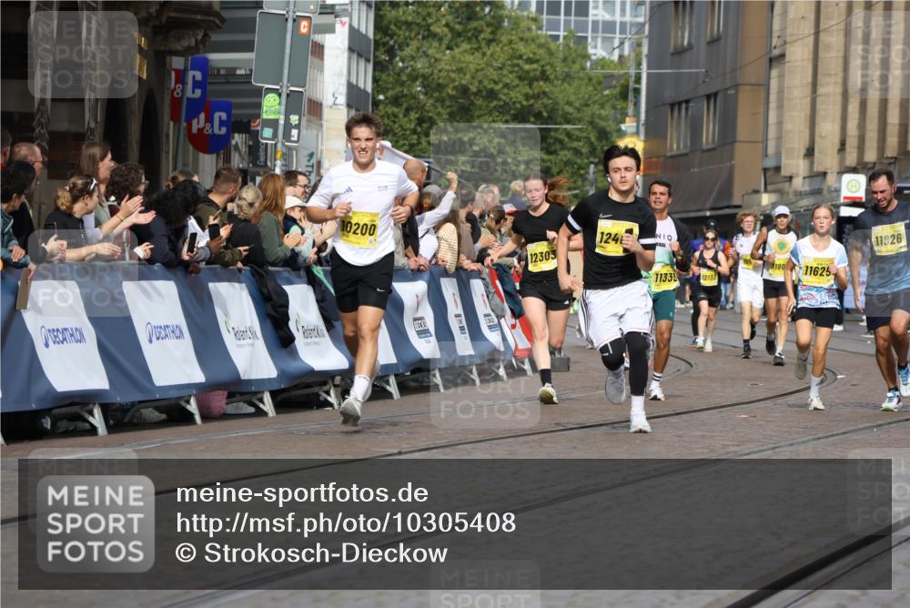 13.09.2026 - 21. swb-Marathon Bremen Strokosch-Dieckow http://msf.ph/oto/10305408 13.09.2026 10:51:06 Ziel 10267, 10537, 10764, 11076, 11170, 11220, 11753, 11774, 11961, 12052, 12070, 12179, 12309, 12351, 12488, 12560, 13544, 10381, 10471, 10515, 10808, 10887, 11503, 11537, 11801, 11973, 12051, 12133, 12552 meine-sportfotos.de