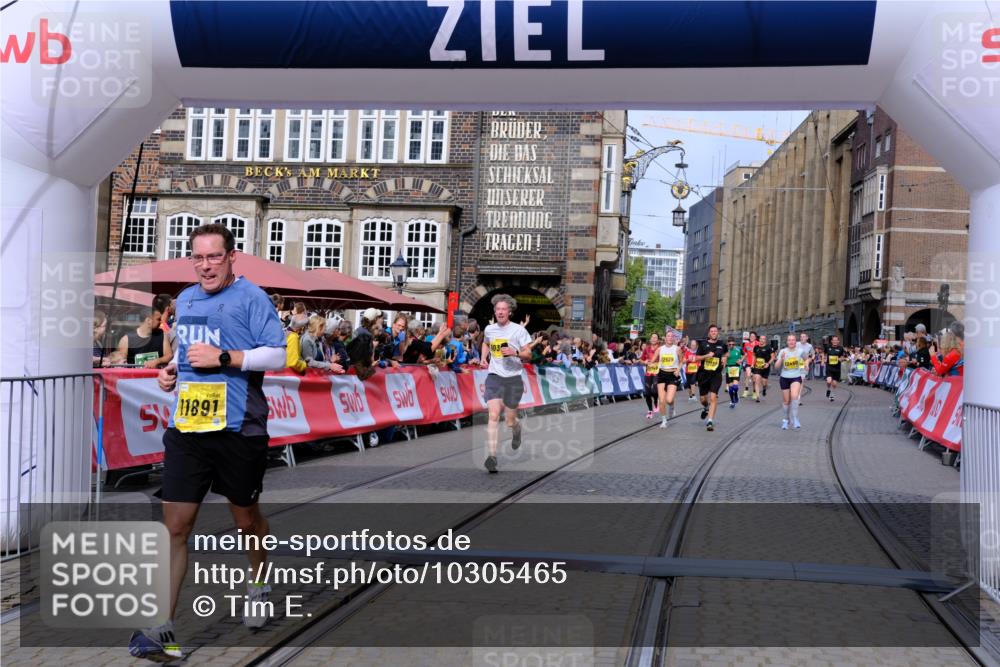 13.09.2026 - 21. swb-Marathon Bremen Tim E. http://msf.ph/oto/10305465 13.09.2026 10:49:21 Ziel 10253, 10293, 10392, 10514, 10566, 11316, 11567, 11891, 11896, 11984, 12027, 12132, 12149, 12204, 12350, 12450, 12529, 13555, 13577 meine-sportfotos.de