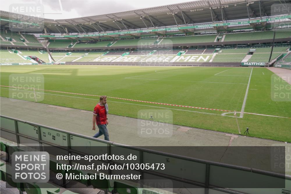 13.09.2026 - 21. swb-Marathon Bremen Michael Burmester http://msf.ph/oto/10305473 13.09.2026 11:37:37 Laufen im Stadion  meine-sportfotos.de