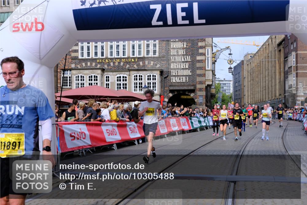 13.09.2026 - 21. swb-Marathon Bremen Tim E. http://msf.ph/oto/10305488 13.09.2026 10:49:22 Ziel 10253, 10293, 10392, 10514, 10566, 10655, 11316, 11567, 11891, 11896, 11984, 12027, 12132, 12149, 12204, 12350, 12450, 12529, 13555, 13577 meine-sportfotos.de