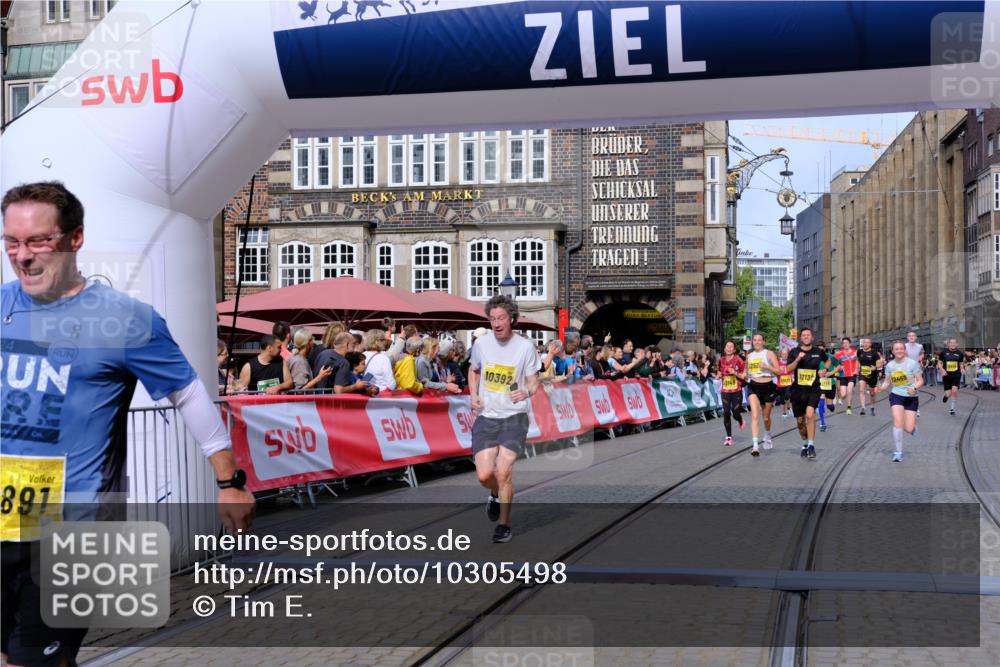 13.09.2026 - 21. swb-Marathon Bremen Tim E. http://msf.ph/oto/10305498 13.09.2026 10:49:22 Ziel 10253, 10293, 10392, 10514, 10566, 10655, 11316, 11567, 11891, 11896, 11984, 12027, 12132, 12149, 12204, 12350, 12450, 12529, 13555, 13577 meine-sportfotos.de