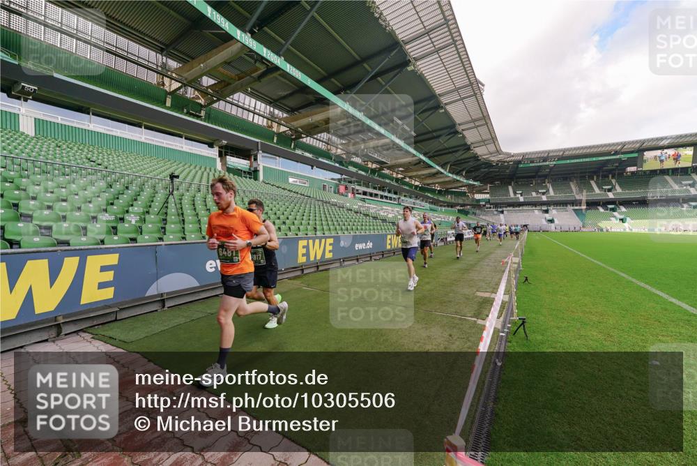 13.09.2026 - 21. swb-Marathon Bremen Michael Burmester http://msf.ph/oto/10305506 13.09.2026 12:56:17 Laufen im Stadion 205, 307, 388, 411, 431, 465, 495, 655, 769, 854, 857, 876, 913, 926, 948, 1058, 1130, 1197, 1390, 1537, 1599, 1601, 1645, 1750, 1972, 2001, 2040, 2122, 2125, 2234, 2251, 2260, 2319, 2383, 2473, 2474, 2493, 2535, 2604, 2634, 2640, 2671, 2761, 2812, 2948, 3057, 3078, 3119, 3175, 3192, 3202, 3246, 3290, 3346, 3348, 3411, 3450, 3458, 3508, 3514, 3634, 3706, 3716, 3813, 3836, 4135, 4137, 4171, 4413, 4455, 4479, 4733, 5277, 5430, 5530, 6106, 107, 2498 meine-sportfotos.de
