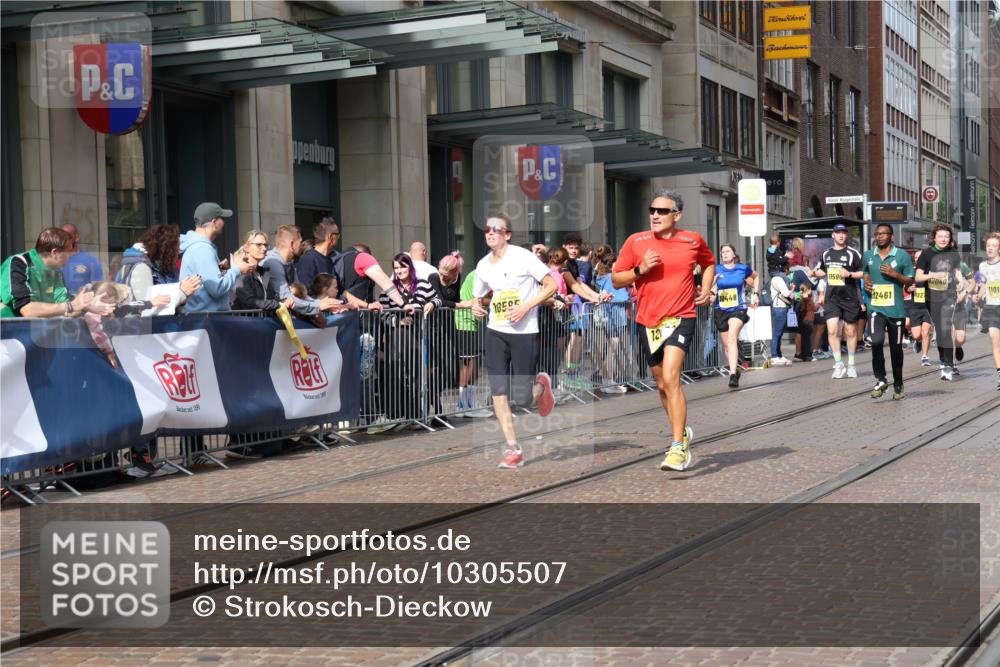 13.09.2026 - 21. swb-Marathon Bremen Strokosch-Dieckow http://msf.ph/oto/10305507 13.09.2026 10:53:08 Ziel 10222, 10448, 10479, 10585, 10626, 10757, 10780, 10821, 10845, 10886, 11168, 11242, 11379, 11446, 11590, 11800, 12040, 12056, 12119, 12275, 12308, 12461, 10284, 10304, 10585, 10714, 10734, 10863, 11012, 11038, 11238, 11282, 11386, 11575, 11766, 12019, 12170, 12369, 12398 meine-sportfotos.de