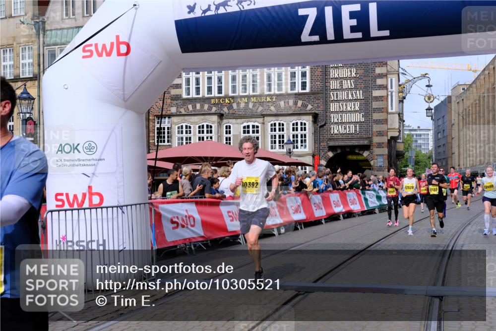 13.09.2026 - 21. swb-Marathon Bremen Tim E. http://msf.ph/oto/10305521 13.09.2026 10:49:23 Ziel 10253, 10293, 10392, 10514, 10566, 10655, 11316, 11567, 11891, 11896, 11984, 12027, 12132, 12149, 12350, 12450, 12529, 13555, 13577 meine-sportfotos.de