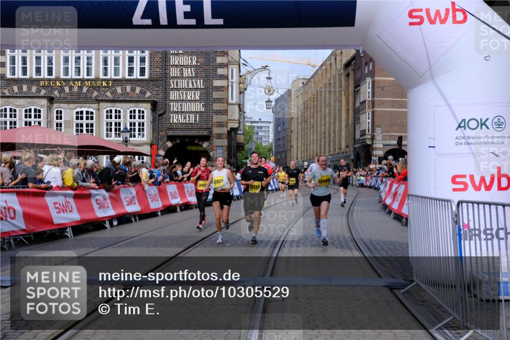 13.09.2026 - 21. swb-Marathon Bremen Tim E. http://msf.ph/oto/10305529 13.09.2026 10:49:24 Ziel 10253, 10293, 10294, 10392, 10514, 10566, 10655, 11316, 11567, 11891, 11896, 11984, 12027, 12132, 12149, 12350, 12450, 12529, 13555, 13577 meine-sportfotos.de