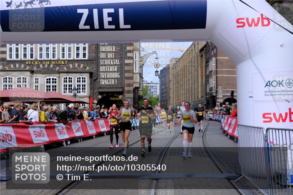 13.09.2026 - 21. swb-Marathon Bremen Tim E. http://msf.ph/oto/10305540 13.09.2026 10:49:24 Ziel 10253, 10293, 10294, 10392, 10514, 10566, 10655, 11316, 11567, 11891, 11896, 11984, 12027, 12132, 12149, 12350, 12450, 12529, 13555, 13577 meine-sportfotos.de
