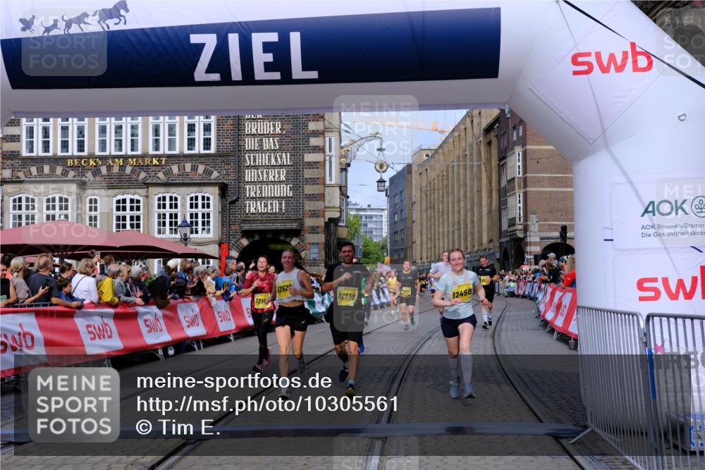 13.09.2026 - 21. swb-Marathon Bremen Tim E. http://msf.ph/oto/10305561 13.09.2026 10:49:24 Ziel 10253, 10293, 10294, 10392, 10514, 10566, 10655, 11316, 11567, 11891, 11896, 11984, 12027, 12132, 12149, 12350, 12450, 12529, 13555, 13577 meine-sportfotos.de