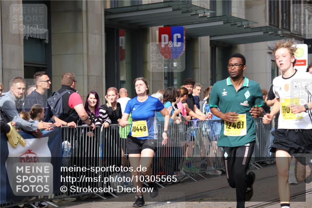 13.09.2026 - 21. swb-Marathon Bremen Strokosch-Dieckow http://msf.ph/oto/10305565 13.09.2026 10:53:11 Ziel 10141, 10222, 10227, 10448, 10479, 10626, 10757, 10780, 10821, 10838, 10845, 10886, 11168, 11242, 11379, 11446, 11502, 11590, 11800, 12040, 12056, 12119, 12275, 12308, 12461, 10284, 10304, 10585, 10714, 10863, 11012, 11038, 11238, 11282, 11386, 11575, 11766, 12019, 12170, 12369, 12398, 12461 meine-sportfotos.de