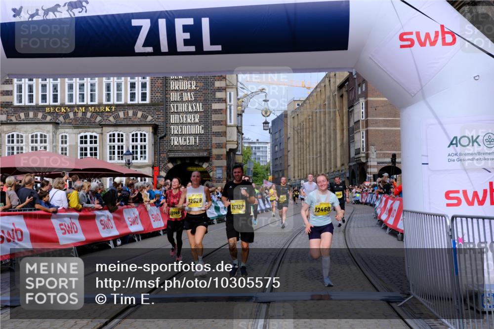 13.09.2026 - 21. swb-Marathon Bremen Tim E. http://msf.ph/oto/10305575 13.09.2026 10:49:24 Ziel 10253, 10293, 10294, 10392, 10514, 10566, 10655, 11316, 11567, 11891, 11896, 11984, 12027, 12132, 12149, 12350, 12450, 12529, 13555, 13577 meine-sportfotos.de