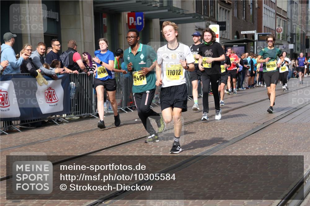 13.09.2026 - 21. swb-Marathon Bremen Strokosch-Dieckow http://msf.ph/oto/10305584 13.09.2026 10:53:11 Ziel 10141, 10222, 10227, 10448, 10479, 10626, 10757, 10780, 10821, 10838, 10845, 10886, 11168, 11242, 11379, 11446, 11502, 11590, 11800, 12040, 12056, 12119, 12275, 12308, 12461, 10284, 10304, 10585, 10714, 10863, 11012, 11038, 11238, 11282, 11386, 11575, 11766, 12019, 12170, 12369, 12398, 12461 meine-sportfotos.de