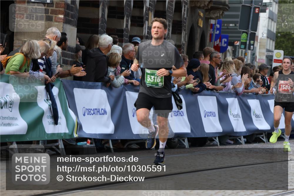 13.09.2026 - 21. swb-Marathon Bremen Strokosch-Dieckow http://msf.ph/oto/10305591 13.09.2026 12:59:33 Ziel 658, 1248, 1508, 1751, 1800, 1993, 2651, 3584, 3688, 4096, 4399, 6991, 8383, 9533, 126, 277, 466, 862, 1485, 1852, 4964, 5316, 5828, 6557 meine-sportfotos.de