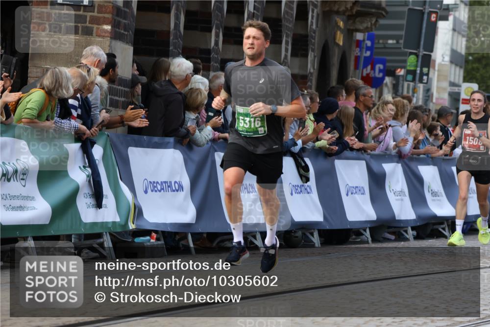 13.09.2026 - 21. swb-Marathon Bremen Strokosch-Dieckow http://msf.ph/oto/10305602 13.09.2026 12:59:33 Ziel 658, 1248, 1508, 1751, 1800, 1993, 2651, 3584, 3688, 4096, 4399, 6991, 8383, 9533, 126, 277, 466, 862, 1485, 1852, 4964, 5316, 5828, 6557 meine-sportfotos.de
