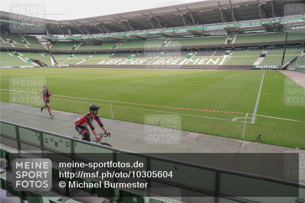 13.09.2026 - 21. swb-Marathon Bremen Michael Burmester http://msf.ph/oto/10305604 13.09.2026 11:54:29 Laufen im Stadion 133 meine-sportfotos.de