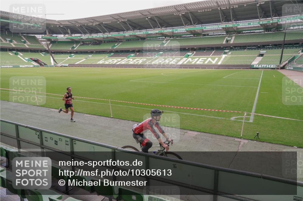 13.09.2026 - 21. swb-Marathon Bremen Michael Burmester http://msf.ph/oto/10305613 13.09.2026 11:54:30 Laufen im Stadion 133 meine-sportfotos.de
