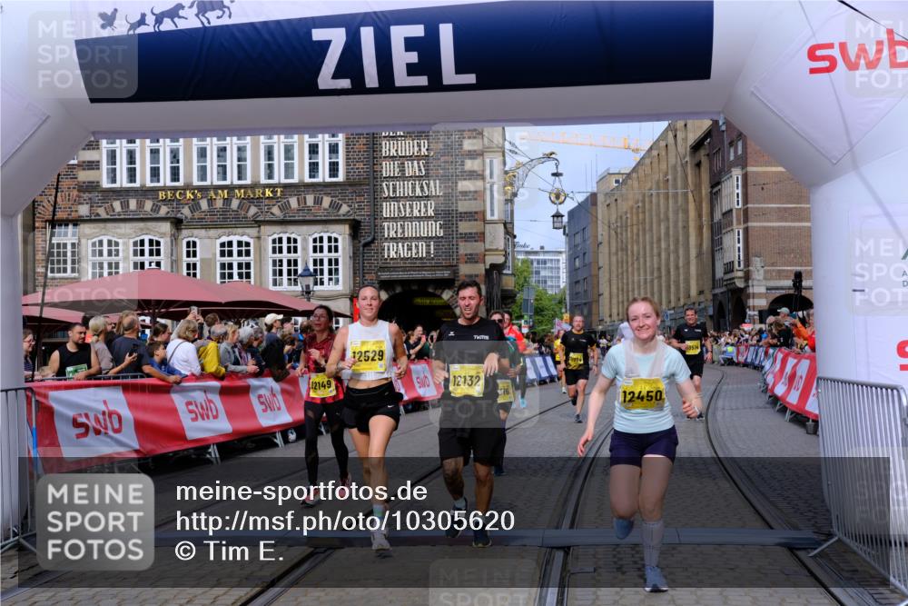 13.09.2026 - 21. swb-Marathon Bremen Tim E. http://msf.ph/oto/10305620 13.09.2026 10:49:25 Ziel 10253, 10293, 10294, 10392, 10514, 10566, 10655, 11316, 11567, 11891, 11896, 11984, 12027, 12132, 12149, 12350, 12450, 12529, 13555, 13577 meine-sportfotos.de