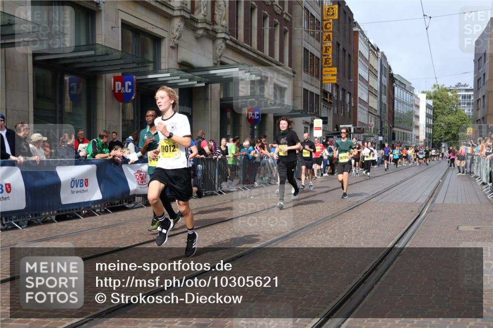 13.09.2026 - 21. swb-Marathon Bremen Strokosch-Dieckow http://msf.ph/oto/10305621 13.09.2026 10:53:12 Ziel 10141, 10222, 10227, 10448, 10478, 10479, 10626, 10757, 10780, 10821, 10838, 10845, 10886, 11168, 11242, 11379, 11446, 11502, 11590, 11800, 12040, 12056, 12119, 12275, 12308, 12341, 13597, 10284, 10304, 10448, 10585, 10714, 10863, 11012, 11238, 11282, 11386, 11575, 11766, 12019, 12170, 12369, 12398, 12461 meine-sportfotos.de