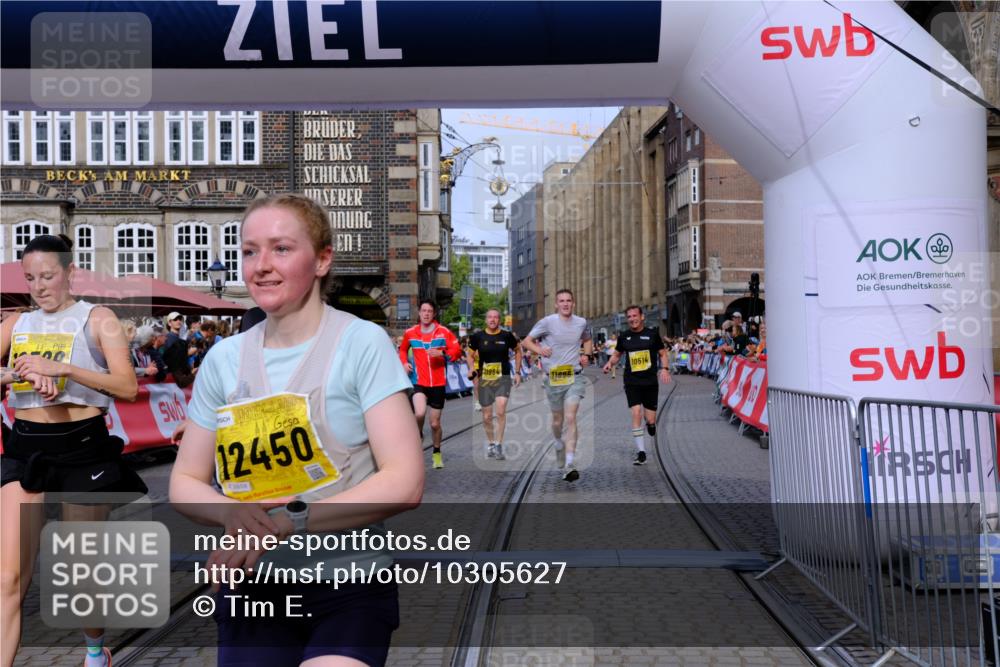 13.09.2026 - 21. swb-Marathon Bremen Tim E. http://msf.ph/oto/10305627 13.09.2026 10:49:26 Ziel 10253, 10293, 10294, 10392, 10514, 10566, 10655, 11316, 11567, 11891, 11896, 11984, 12027, 12132, 12149, 12350, 12450, 12529, 13577 meine-sportfotos.de