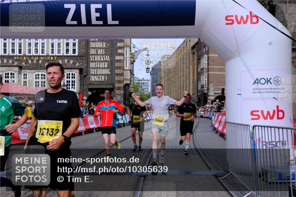 13.09.2026 - 21. swb-Marathon Bremen Tim E. http://msf.ph/oto/10305639 13.09.2026 10:49:27 Ziel 10253, 10293, 10294, 10392, 10514, 10566, 10655, 11316, 11567, 11891, 11896, 11984, 12027, 12132, 12149, 12350, 12450, 12529, 13577 meine-sportfotos.de