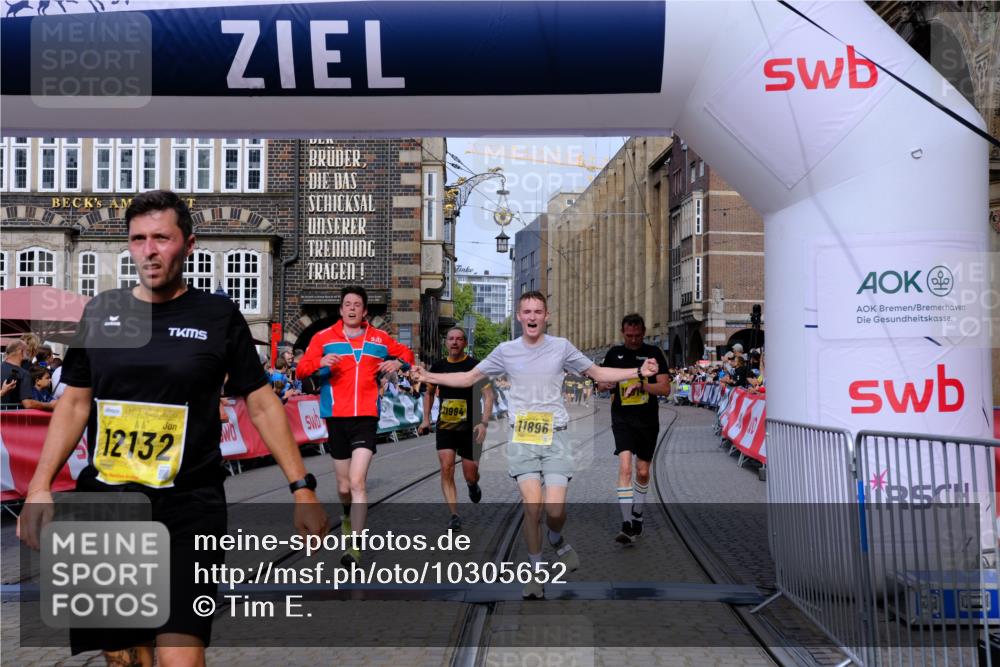 13.09.2026 - 21. swb-Marathon Bremen Tim E. http://msf.ph/oto/10305652 13.09.2026 10:49:28 Ziel 10253, 10293, 10294, 10392, 10514, 10566, 10655, 11316, 11567, 11891, 11896, 11984, 12132, 12149, 12350, 12450, 12529, 13577 meine-sportfotos.de