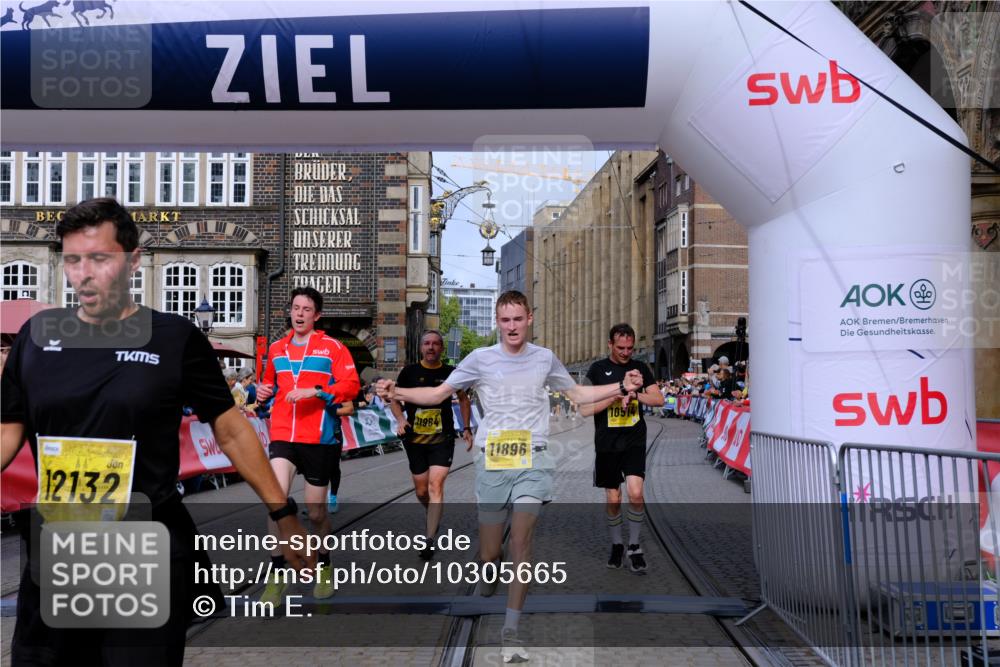 13.09.2026 - 21. swb-Marathon Bremen Tim E. http://msf.ph/oto/10305665 13.09.2026 10:49:28 Ziel 10253, 10293, 10294, 10392, 10514, 10566, 10655, 11316, 11567, 11891, 11896, 11984, 12132, 12149, 12350, 12450, 12529, 13577 meine-sportfotos.de