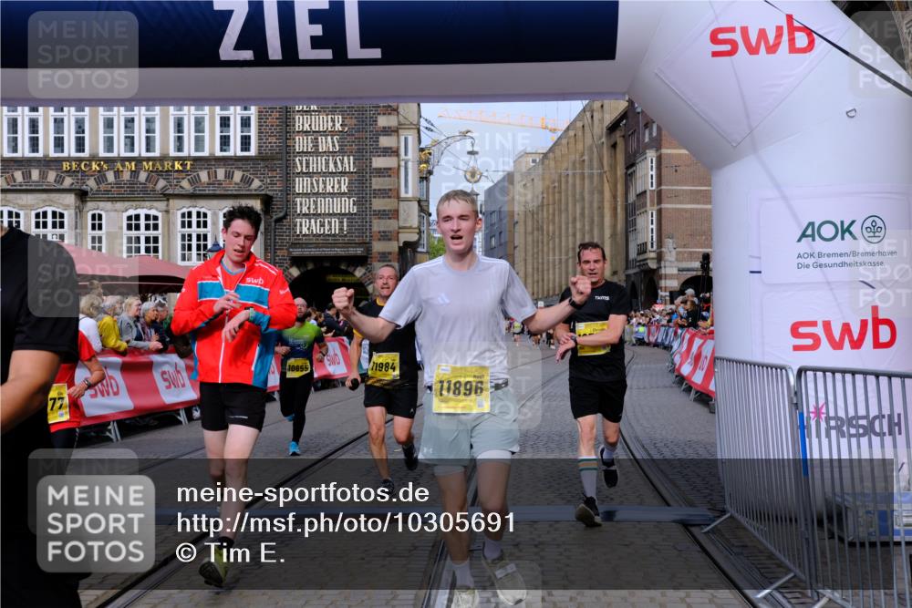 13.09.2026 - 21. swb-Marathon Bremen Tim E. http://msf.ph/oto/10305691 13.09.2026 10:49:28 Ziel 10253, 10293, 10294, 10392, 10514, 10566, 10655, 11316, 11567, 11891, 11896, 11984, 12132, 12149, 12350, 12450, 12529, 13577 meine-sportfotos.de