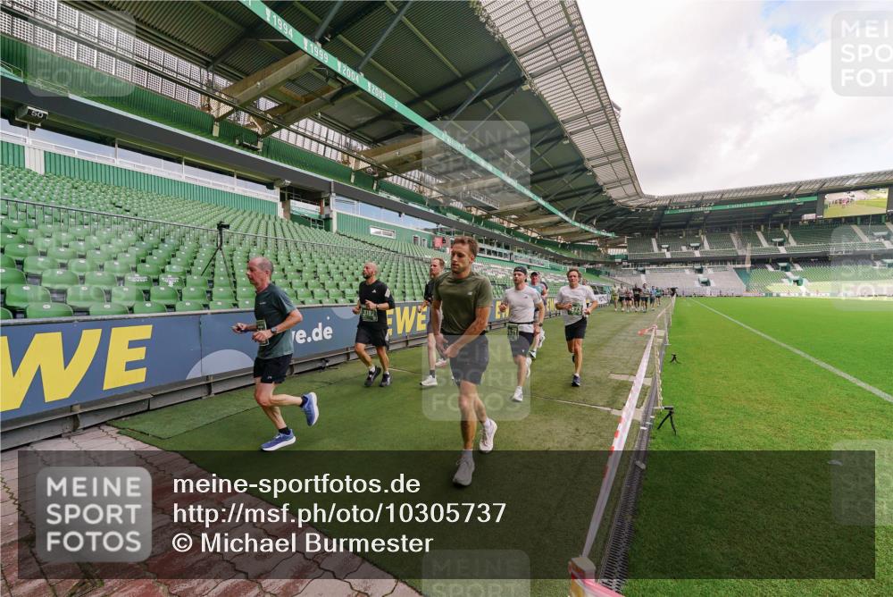 13.09.2026 - 21. swb-Marathon Bremen Michael Burmester http://msf.ph/oto/10305737 13.09.2026 12:56:56 Laufen im Stadion 307, 334, 411, 431, 465, 655, 769, 776, 854, 857, 876, 909, 913, 926, 948, 1010, 1058, 1130, 1254, 1535, 1537, 1601, 1645, 1750, 1809, 1881, 1900, 1972, 2001, 2040, 2051, 2075, 2122, 2260, 2324, 2371, 2402, 2423, 2473, 2493, 2535, 2604, 2634, 2640, 2671, 2761, 2812, 2903, 2904, 2948, 3051, 3057, 3078, 3119, 3192, 3202, 3290, 3348, 3411, 3450, 3458, 3508, 3514, 3634, 3685, 3690, 3760, 3813, 3866, 3939, 4101, 4135, 4171, 4316, 4319, 4413, 4455, 4479, 4733, 5277, 5430, 5530, 107 meine-sportfotos.de