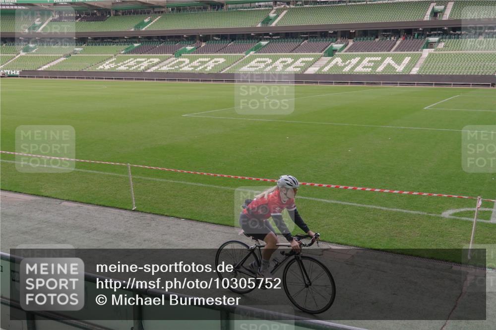 13.09.2026 - 21. swb-Marathon Bremen Michael Burmester http://msf.ph/oto/10305752 13.09.2026 12:00:54 Laufen im Stadion 1956 meine-sportfotos.de