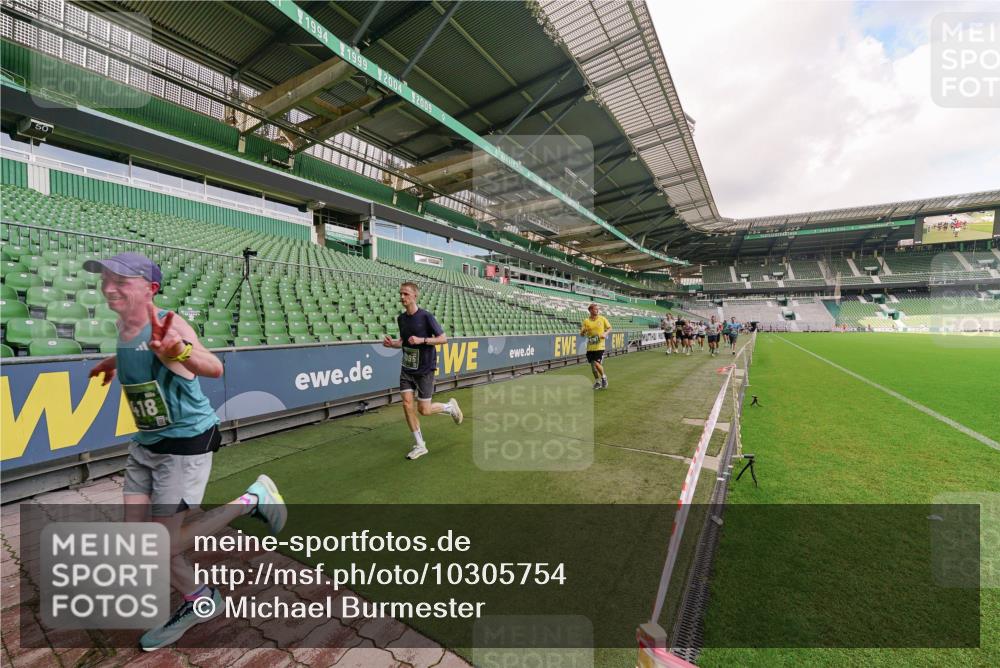 13.09.2026 - 21. swb-Marathon Bremen Michael Burmester http://msf.ph/oto/10305754 13.09.2026 12:56:58 Laufen im Stadion 307, 334, 411, 431, 465, 655, 769, 776, 854, 857, 876, 909, 913, 926, 948, 1010, 1058, 1130, 1254, 1535, 1537, 1601, 1645, 1750, 1809, 1881, 1900, 1972, 2001, 2040, 2051, 2075, 2122, 2260, 2324, 2371, 2402, 2423, 2473, 2493, 2535, 2604, 2634, 2640, 2671, 2761, 2812, 2903, 2904, 2948, 3051, 3057, 3078, 3119, 3192, 3202, 3290, 3348, 3411, 3450, 3458, 3508, 3514, 3634, 3685, 3690, 3760, 3813, 3866, 3939, 4101, 4135, 4171, 4316, 4319, 4413, 4455, 4479, 4733, 5277, 5430, 5530, 107 meine-sportfotos.de