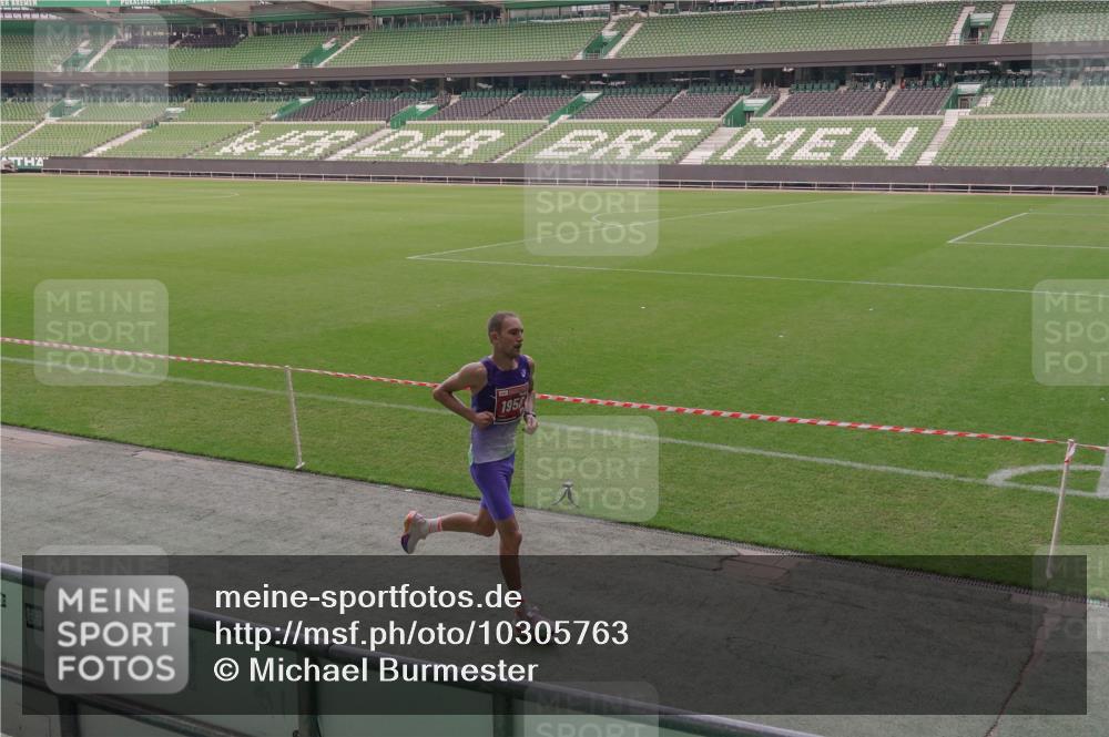 13.09.2026 - 21. swb-Marathon Bremen Michael Burmester http://msf.ph/oto/10305763 13.09.2026 12:01:01 Laufen im Stadion 1956 meine-sportfotos.de