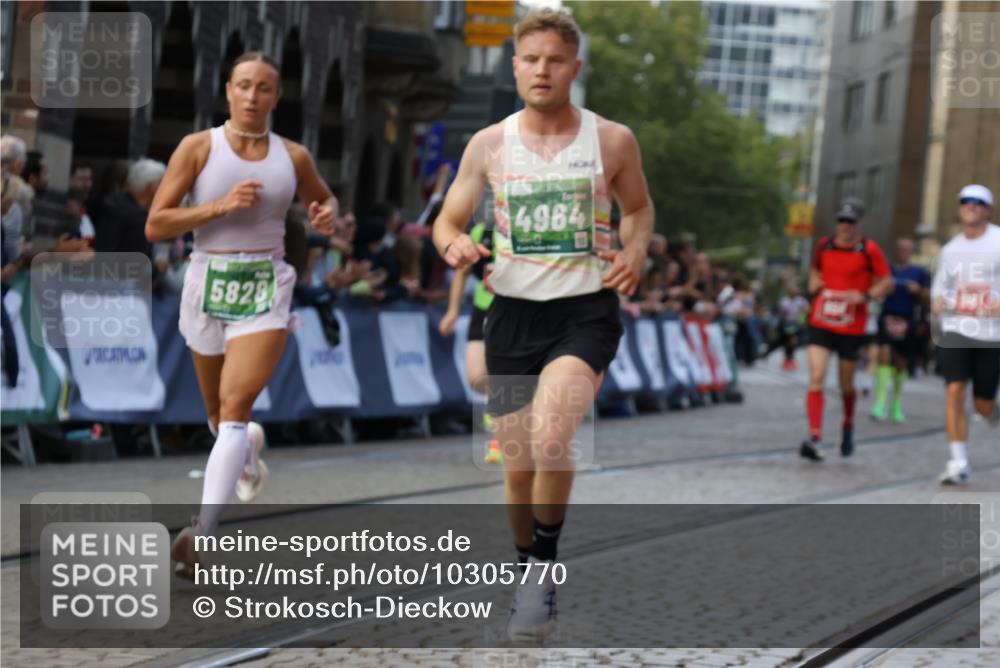 13.09.2026 - 21. swb-Marathon Bremen Strokosch-Dieckow http://msf.ph/oto/10305770 13.09.2026 12:59:37 Ziel 658, 1248, 1508, 1751, 1800, 1993, 2651, 3584, 4096, 6991, 8383, 9533, 126, 277, 807, 1320, 1485, 1852, 6557, 8850 meine-sportfotos.de