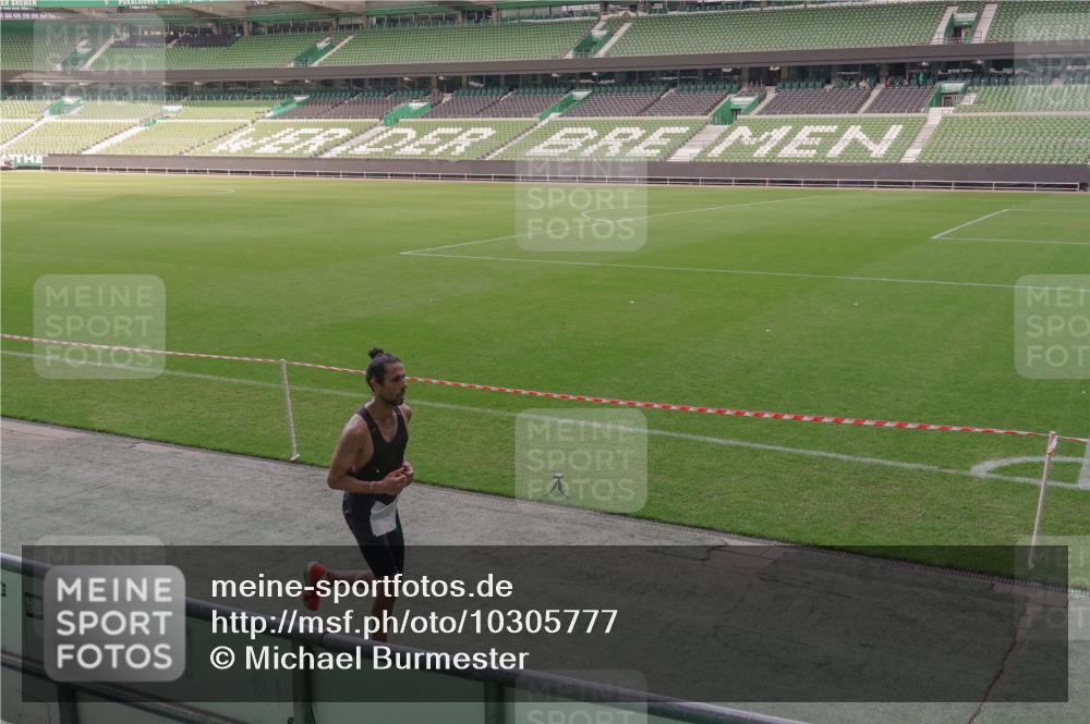 13.09.2026 - 21. swb-Marathon Bremen Michael Burmester http://msf.ph/oto/10305777 13.09.2026 12:01:28 Laufen im Stadion 1956 meine-sportfotos.de