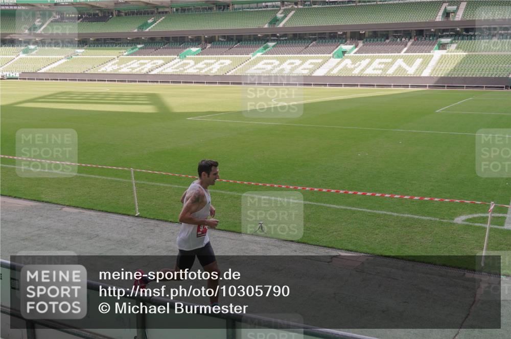 13.09.2026 - 21. swb-Marathon Bremen Michael Burmester http://msf.ph/oto/10305790 13.09.2026 12:03:20 Laufen im Stadion 626 meine-sportfotos.de