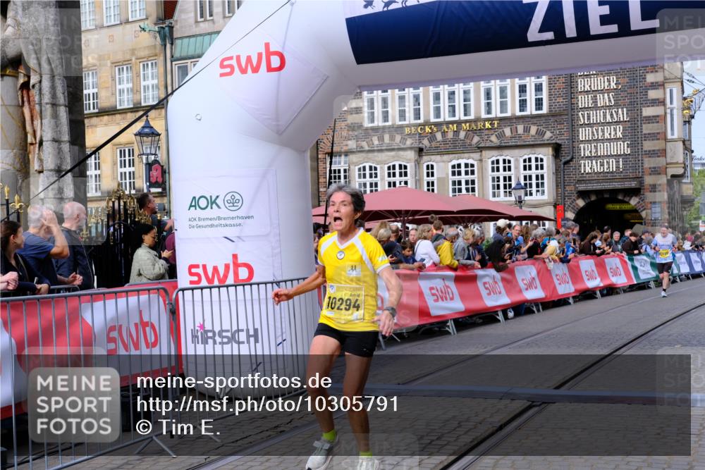 13.09.2026 - 21. swb-Marathon Bremen Tim E. http://msf.ph/oto/10305791 13.09.2026 10:49:32 Ziel 10294, 10392, 10514, 10655, 11316, 11567, 11621, 11891, 11896, 11984, 12132, 12149, 12376, 12450, 12529, 13577 meine-sportfotos.de