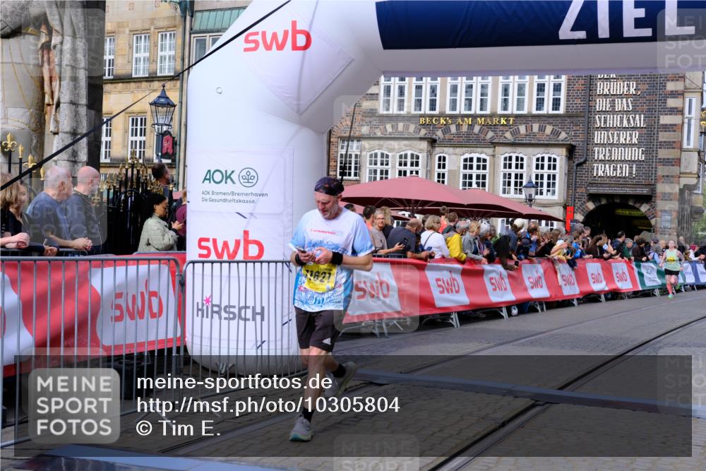 13.09.2026 - 21. swb-Marathon Bremen Tim E. http://msf.ph/oto/10305804 13.09.2026 10:49:37 Ziel 10294, 10514, 10655, 10739, 10846, 11191, 11316, 11567, 11621, 11635, 11896, 11984, 12132, 12149, 12376, 12450, 12529, 13577 meine-sportfotos.de