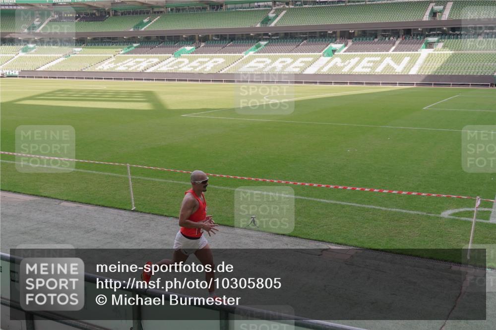 13.09.2026 - 21. swb-Marathon Bremen Michael Burmester http://msf.ph/oto/10305805 13.09.2026 12:03:22 Laufen im Stadion 626 meine-sportfotos.de