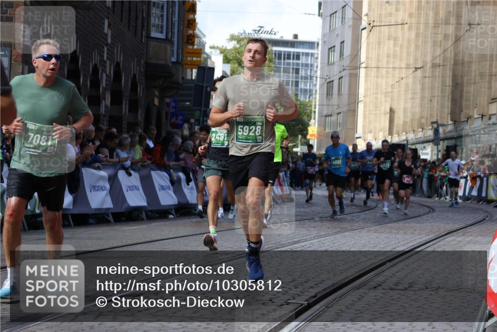 13.09.2026 - 21. swb-Marathon Bremen Strokosch-Dieckow http://msf.ph/oto/10305812 13.09.2026 13:24:12 Ziel 342, 2210, 2288, 2517, 3044, 3642, 4601, 4671, 5011, 5104, 5116, 5146, 5231, 5397, 6332, 6648, 6772, 7094, 7105, 7216, 7357, 7475, 7761, 8051, 8052, 8290, 10059, 10115, 13007, 13197, 1250, 2295, 2491, 4000, 4559, 5668, 5669, 5928, 5929, 7069, 7081, 7156, 8415, 8784, 9573, 9916 meine-sportfotos.de