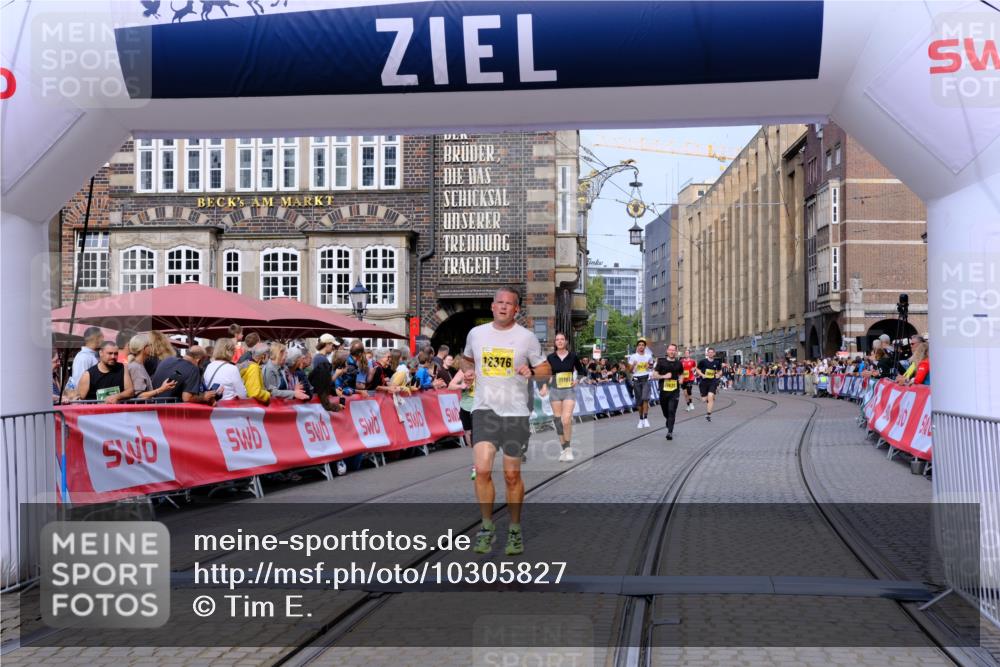 13.09.2026 - 21. swb-Marathon Bremen Tim E. http://msf.ph/oto/10305827 13.09.2026 10:49:40 Ziel 10294, 10514, 10655, 10739, 10835, 10846, 10910, 11092, 11191, 11567, 11621, 11635, 11896, 11984, 12376, 13577 meine-sportfotos.de